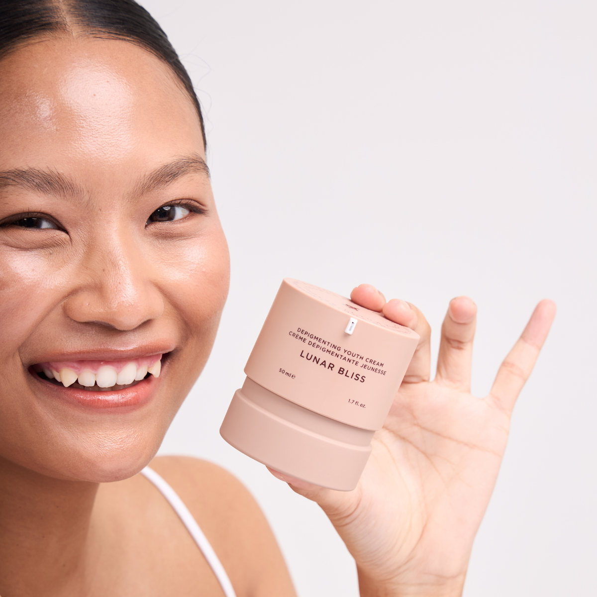 LUNAR BLISS — ครีมบำรุงผิวเพื่อผิวกระจ่างใส ลดเลือนจุดด่างดำ และฟื้นบำรุงผิวให้ดูเรียบเนียน